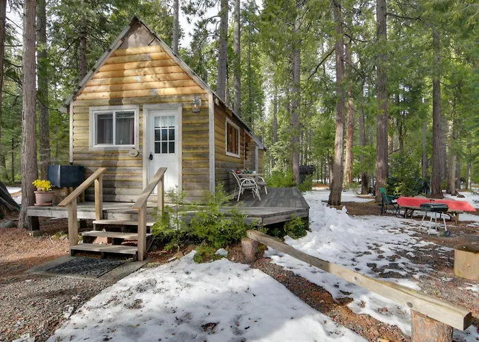 Walk To Trails & Butte Creek: Cozy Retreat W/ Deck